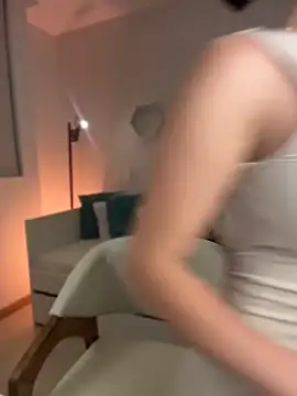 ValentinaMilann online show from 04-15-26, 12:05