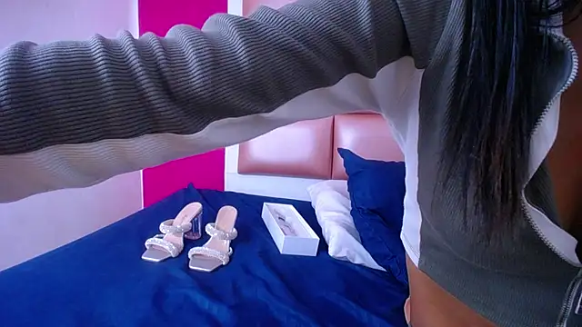 tiny sarah1 online show from 11-21-25, 03:00