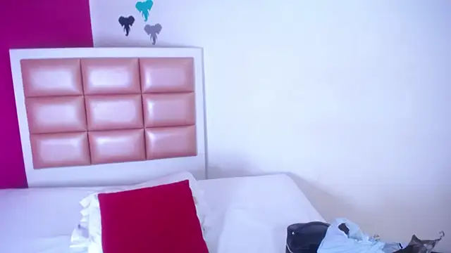 tiny sarah1 online show from 10-29-25, 03:44