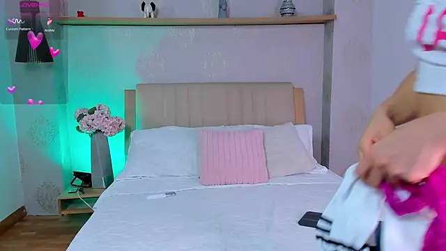 isabella winkler online show from 11-16-25, 02:44