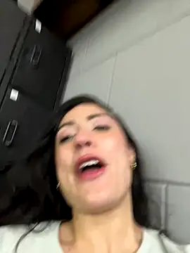 isabella winkler online show from 12-20-25, 04:10