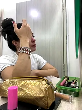 isabella winkler online show from 10-30-25, 01:31