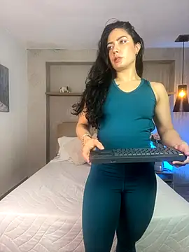 Snapshot of isabella_winkler chatting on 10-08-25, 12:17 isabella winkler online show from 10-08-25, 12:17