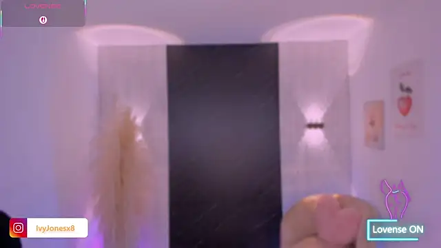 Snapshot of IvyJonesX chatting on 06-05-26, 02:45 IvyJonesX online show from 06-05-26, 02:45