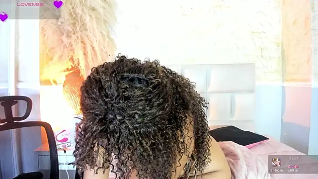 SarahLynn7 online show from 04-19-26, 07:16