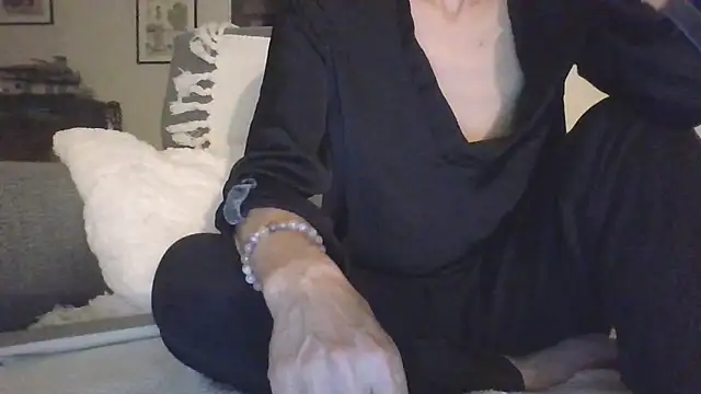 Valentinette online show from 04-14-26, 07:41