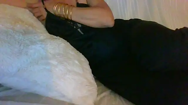 Valentinette online show from 10-25-25, 07:36