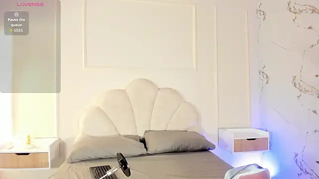 Candaceoweens online show from 11-20-25, 04:13