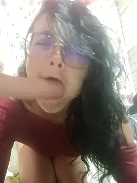Snapshot of sarayulith chatting on 10-05-25, 01:40 sarayulith online show from 10-05-25, 01:40