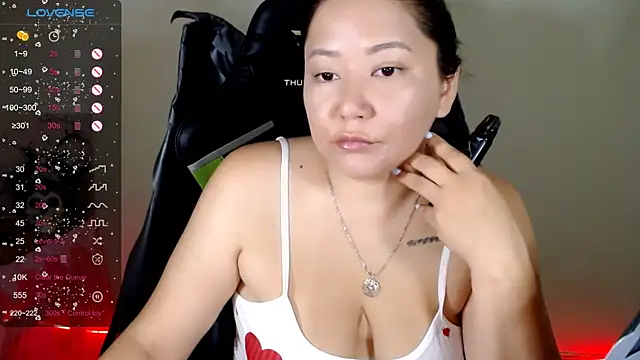 Snapshot of LisaAsianFlower chatting on 07-08-26, 03:19 LisaAsianFlower online show from 07-08-26, 03:19
