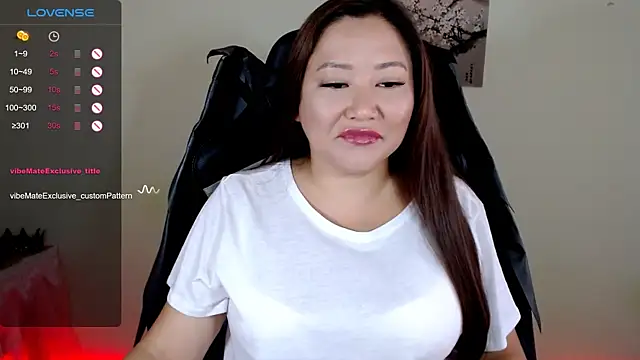 Snapshot of LisaAsianFlower chatting on 06-21-26, 05:13 LisaAsianFlower online show from 06-21-26, 05:13