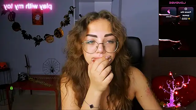 kiki swan online show from 10-29-25, 07:40