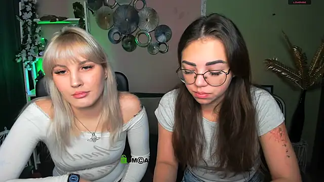 kiki swan online show from 12-22-25, 07:08