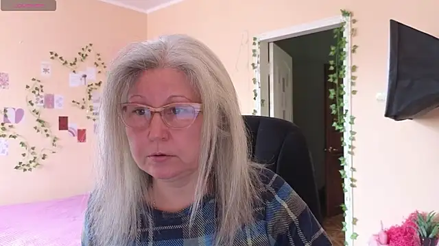 Snapshot of Wane_Witch chatting on 04-26-26, 08:44 Wane Witch online show from 04-26-26, 08:44