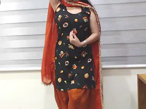 Snapshot of RealNaina chatting on 05-25-26, 05:55 RealNaina online show from 05-25-26, 05:55