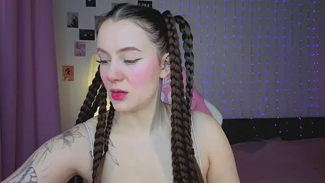 Snapshot of Bella_Garcia chatting on 02-08-26, 03:37 Bella Garcia online show from 02-08-26, 03:37