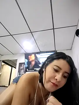 Snapshot of mialorents chatting on 10-08-25, 04:29 mialorents online show from 10-08-25, 04:29