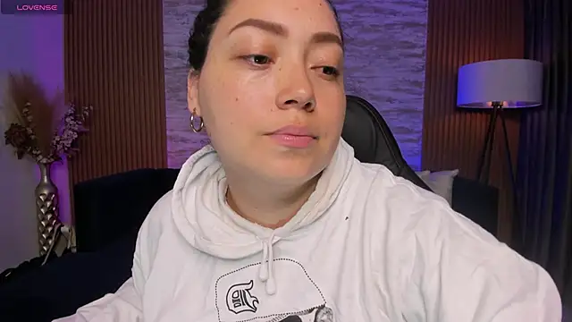 heidy johns online show from 11-18-25, 03:21