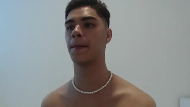 Snapshot of juanes_puthee chatting on 03-18-25, 06:06 juanes puthee online show from 03-18-25, 06:06