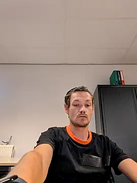 Snapshot of arnoanro chatting on 06-08-26, 01:33 arnoanro online show from 06-08-26, 01:33