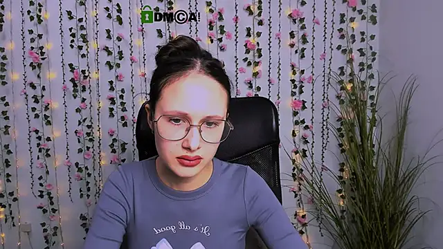 Snapshot of mona_cloud chatting on 03-21-25, 09:45 mona cloud online show from 03-21-25, 09:45