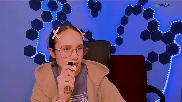 mona cloud online show from 12-20-25, 10:12