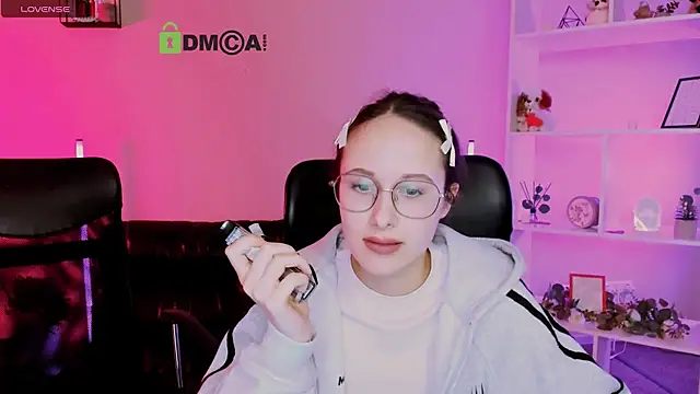 mona cloud online show from 12-16-25, 12:15