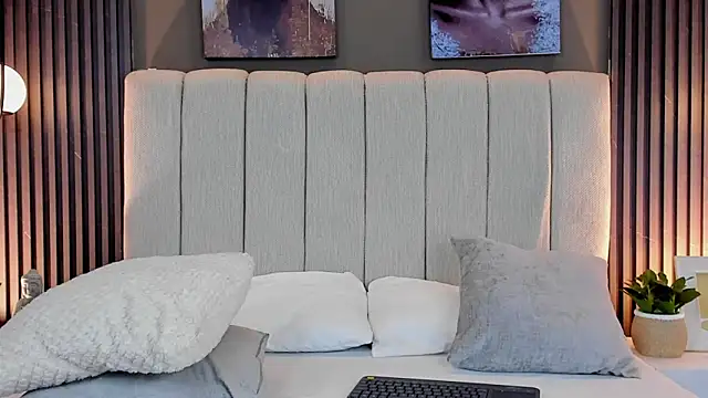 GiannaColling1 online show from 11-05-25, 05:16