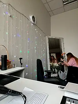 Juicy PeachLux online show from 04-15-26, 06:52