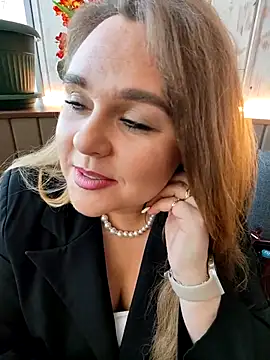 Juicy PeachLux online show from 05-06-26, 01:42