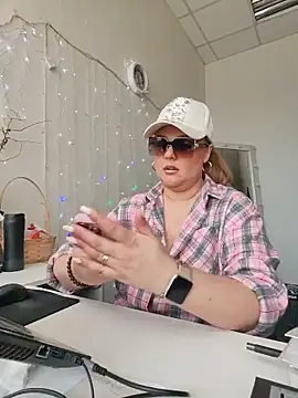 Juicy PeachLux online show from 05-13-26, 05:47