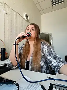 Juicy PeachLux online show from 04-17-26, 07:44