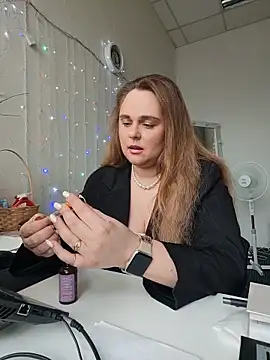 Juicy PeachLux online show from 05-20-26, 05:48