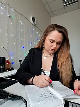 Juicy PeachLux online show from 04-18-26, 07:54