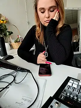 Snapshot of Juicy_PeachLux chatting on 03-12-25, 10:37 Juicy PeachLux online show from 03-12-25, 10:37