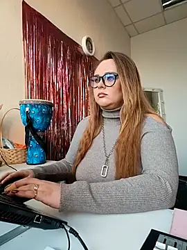 Juicy PeachLux online show from 11-26-25, 05:51