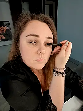 Juicy PeachLux online show from 11-17-25, 06:39