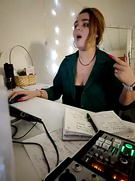 Snapshot of Juicy_PeachLux chatting on 03-16-25, 02:55 Juicy PeachLux online show from 03-16-25, 02:55