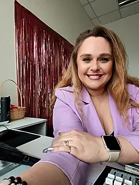 Juicy PeachLux online show from 10-29-25, 05:50