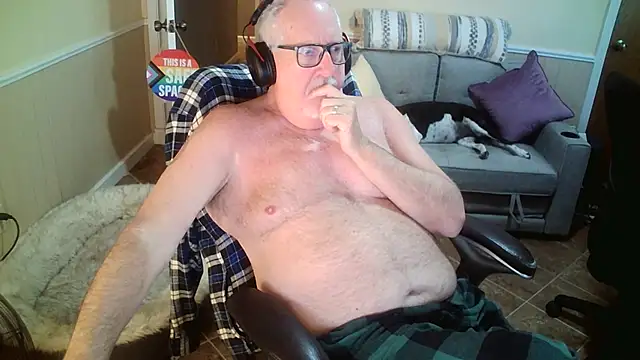 Snapshot of superbearboss chatting on 04-28-26, 03:49 superbearboss online show from 04-28-26, 03:49