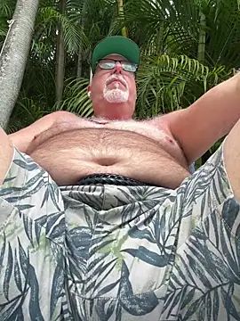 Snapshot of superbearboss chatting on 05-20-26, 04:15 superbearboss online show from 05-20-26, 04:15