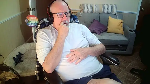 Snapshot of superbearboss chatting on 02-27-26, 06:52 superbearboss online show from 02-27-26, 06:52