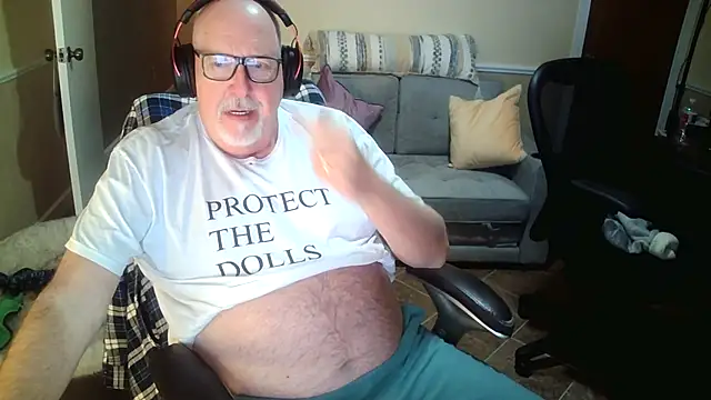 Snapshot of superbearboss chatting on 02-17-26, 02:09 superbearboss online show from 02-17-26, 02:09