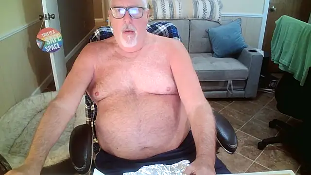 Snapshot of superbearboss chatting on 06-03-26, 04:23 superbearboss online show from 06-03-26, 04:23