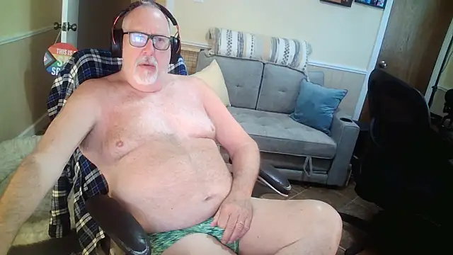 Snapshot of superbearboss chatting on 05-16-26, 04:50 superbearboss online show from 05-16-26, 04:50