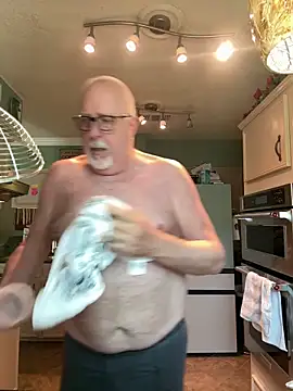 Snapshot of superbearboss chatting on 02-28-26, 06:07 superbearboss online show from 02-28-26, 06:07