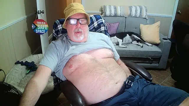 Snapshot of superbearboss chatting on 02-21-26, 10:12 superbearboss online show from 02-21-26, 10:12