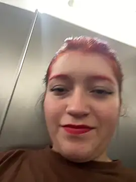 Karina Leon online show from 12-17-25, 09:09