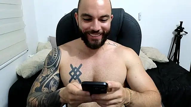 Isaac Carter online show from 03-11-26, 01:32