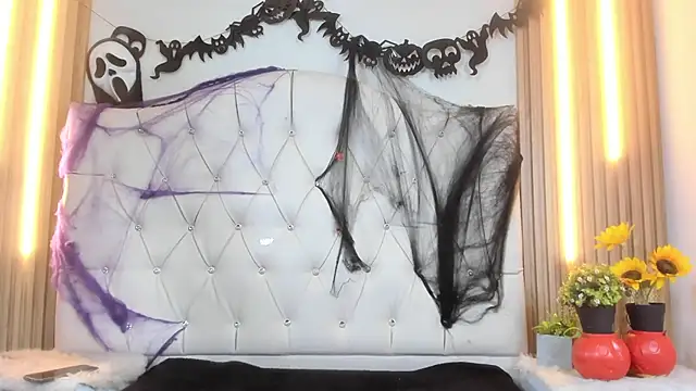 Alexa Bravva online show from 10-29-25, 04:55